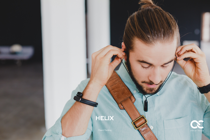 HELIX藍牙耳機:用起來像吊墜、戴起來像手環