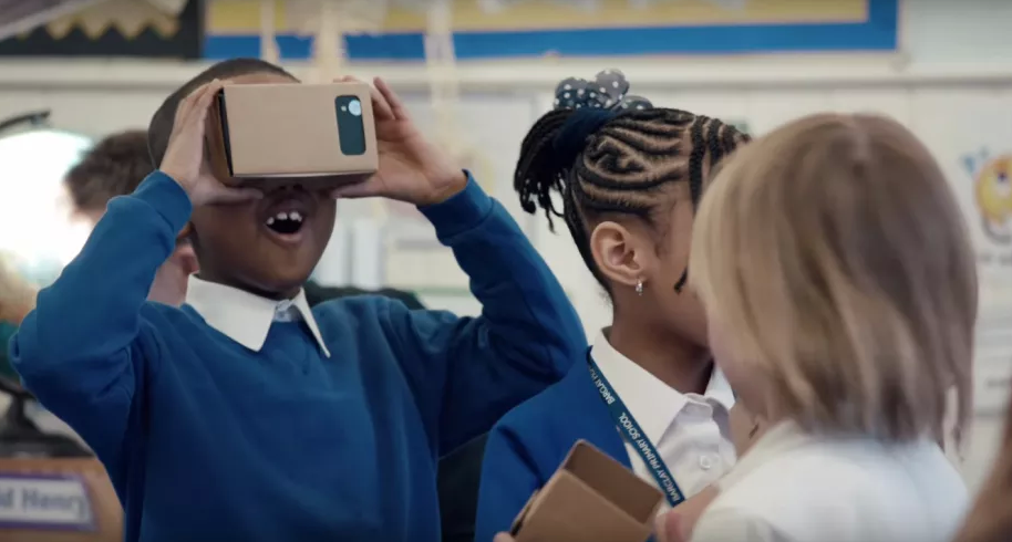 和學校進行合作，Google 推廣 VR模式