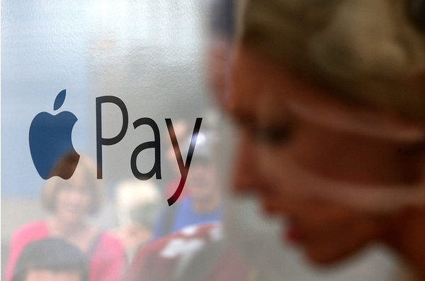 上線后每分鐘綁卡數萬，但美國媒體也不看好Apple Pay