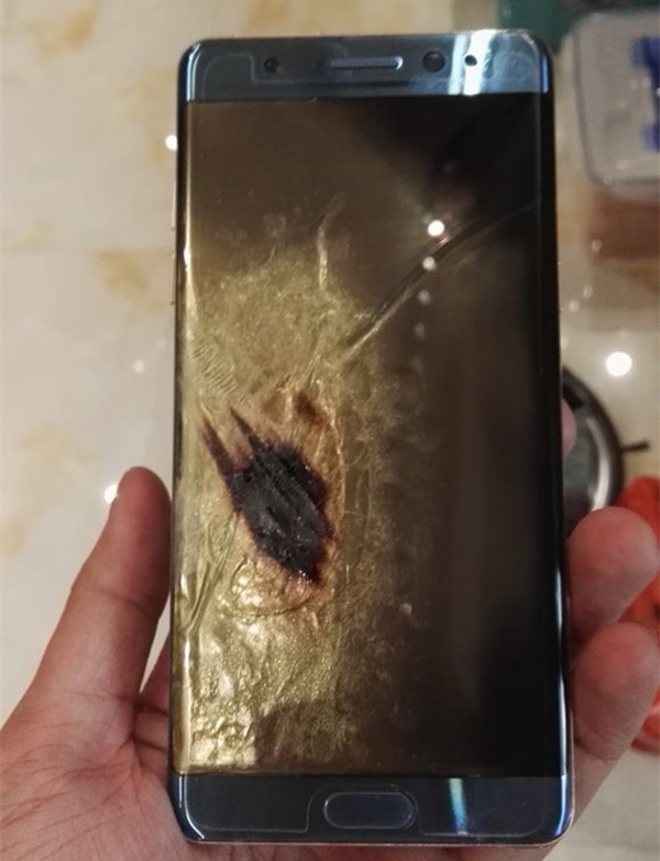 國行版也炸了！網友爆料玩Note 7時突然黑屏發生爆炸