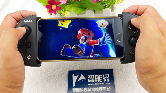 手機秒變PSV,游戲還是實體按鍵爽，飛智WEE拉伸手柄體驗