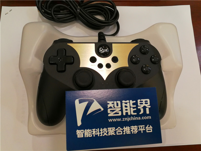 手感細膩的入門級手柄