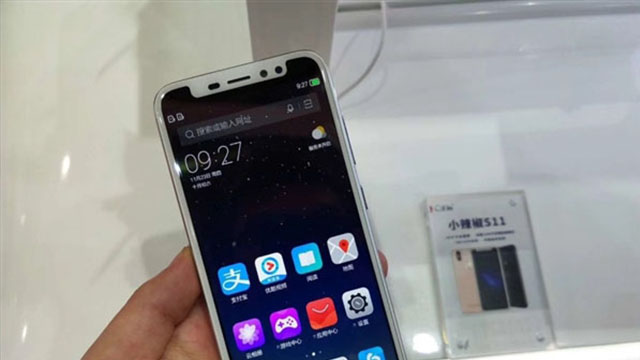 小辣椒展出了一款S11新機，竟然與iPhoneX一樣是劉海屏