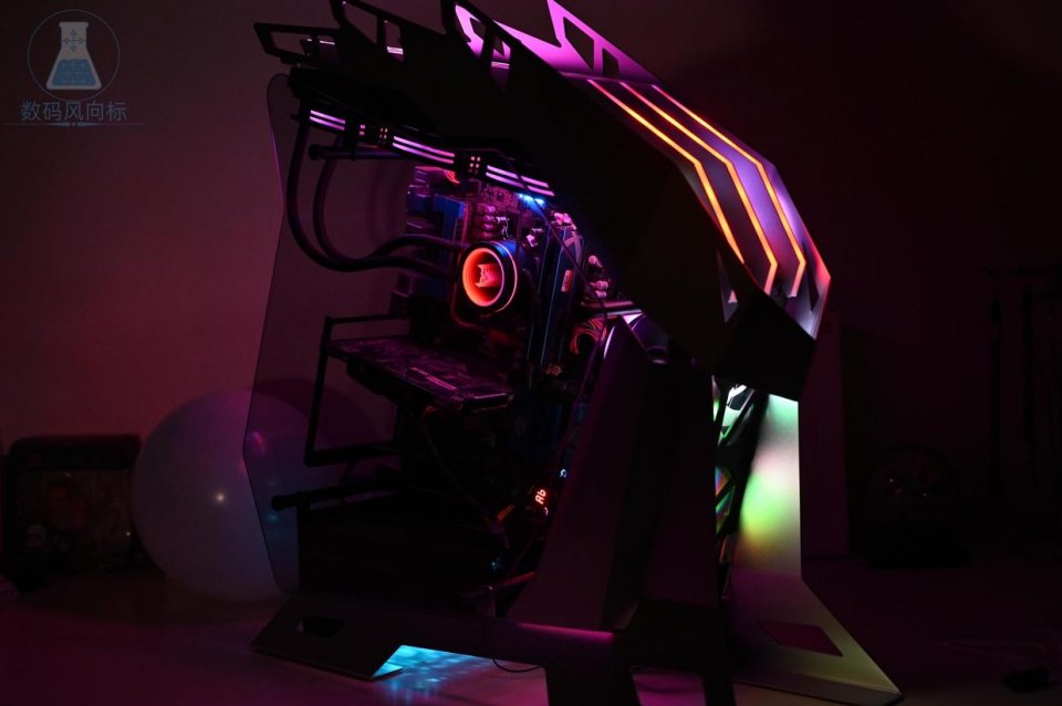 異形愛好者的機箱MOD大玩具，大水牛鐵血戰士機箱體驗