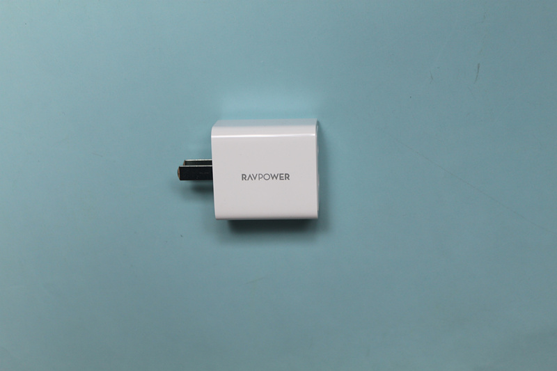 雙口18W充電頭，讓智能設備充電快一點