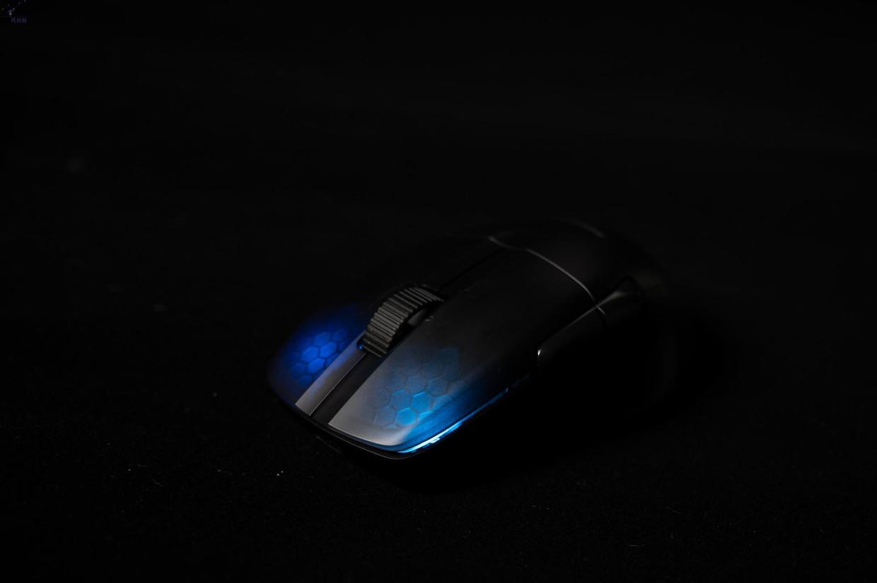 操作更順滑的電競鼠標，擁有100小時續航，KONE Pro Air上手