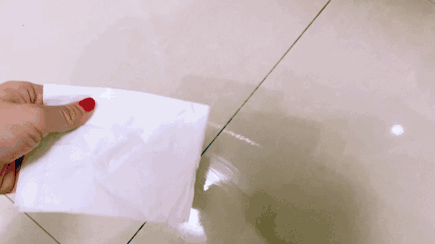 拖地后有一些水漬，不過我喜歡這樣，能拖的很干凈