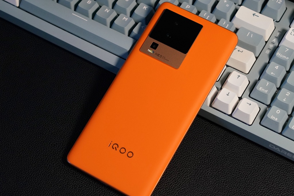 iQOO Neo7：性能鐵三角，打造新一代“水桶機皇”！
