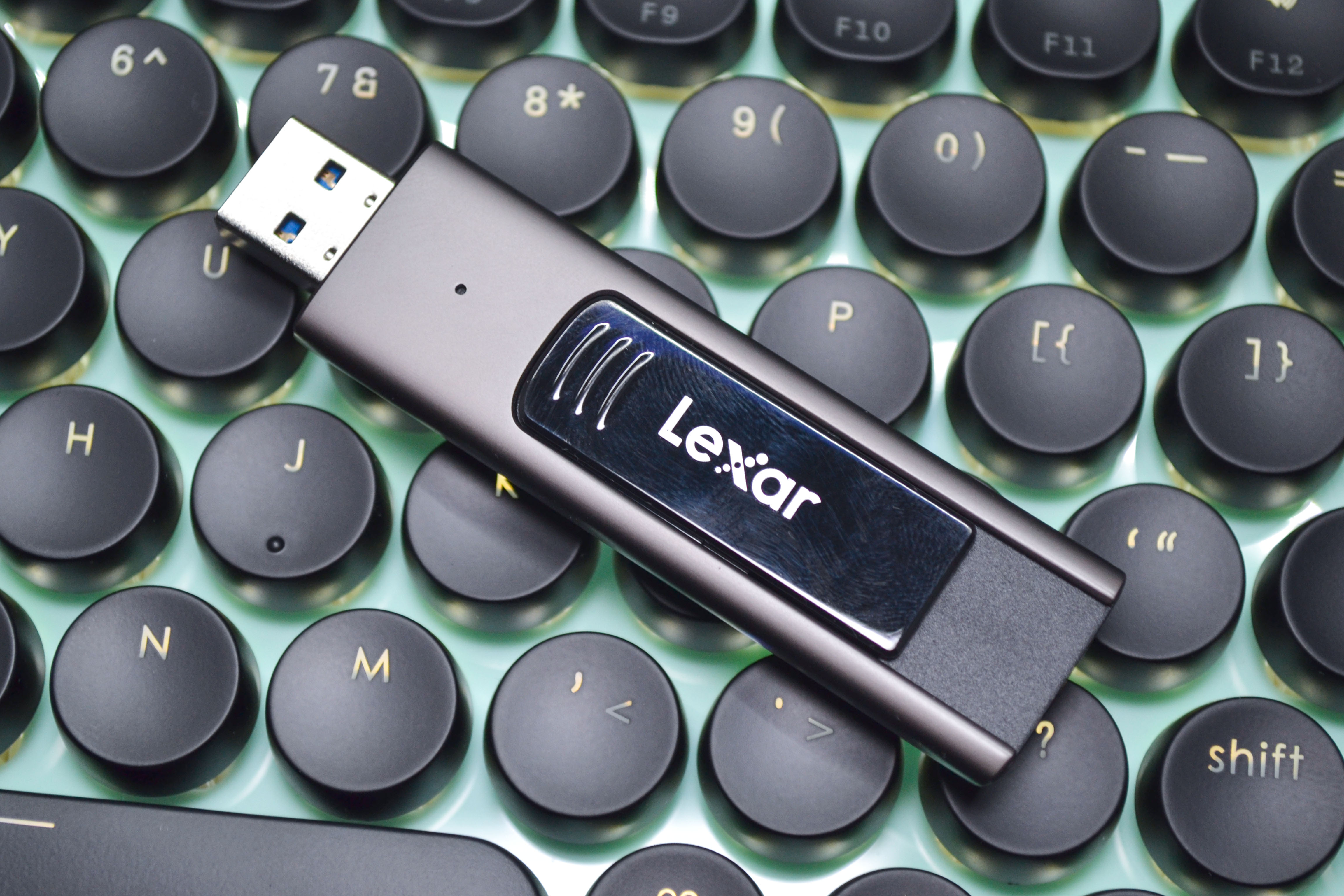 又快又安全的優盤它來了 真材實料雷克沙 M900 USB3.1 Gen1 U盤